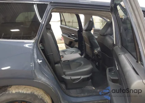 2024 Toyota Grand Highlander Limited z USA, uszkodzony, nr VIN 5TDAAAB54RS036977